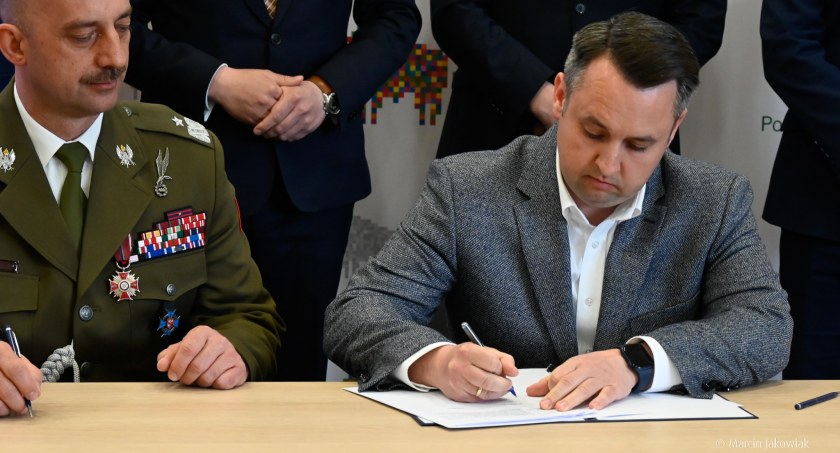 Zdjęcie z podpisania umowy / Foto: UM w Białymstoku