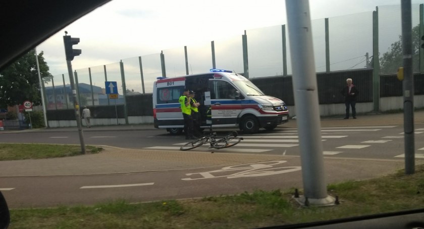 Zdjęcie z miejsca potrącenia rowerzysty w Białymstoku/ Facebook.com Kolizyjne Podlasie