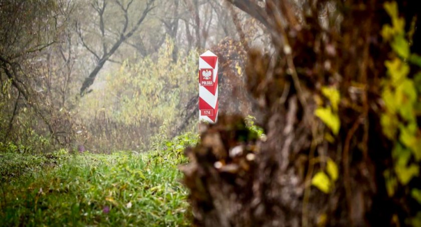 Zdjęcie słupka granicznego na granicy polsko - białoruskiej/ Twitter.com Straż Graniczna