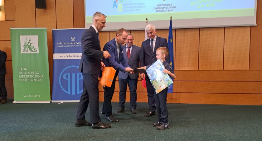 Zdjęcie z rozdania nagród w konkursie wojewódzkim KRUS