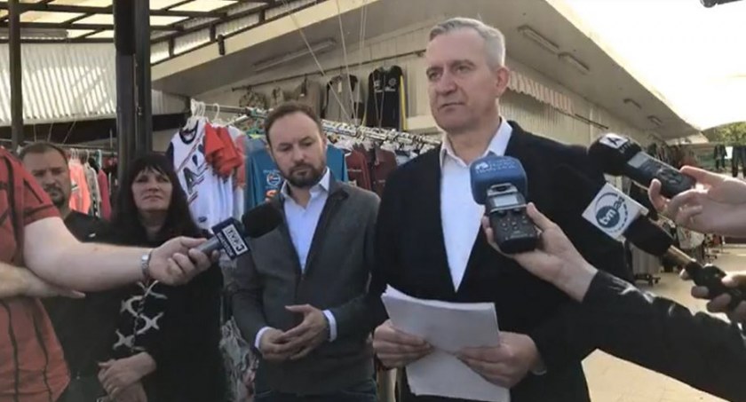 Zdjęcie Roberta Tyszkiewicza i Tomasza Frankowskiego na konferencji na bazarze/ Facebook.com Robert Tyszkiewicz