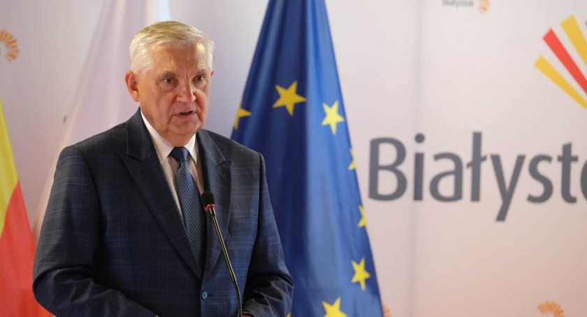 Zdjęcie prezydenta Białegostoku Tadeusza Truskolaskiego podczas 72. sesji rady miasta / Foto: UM w Białymstoku