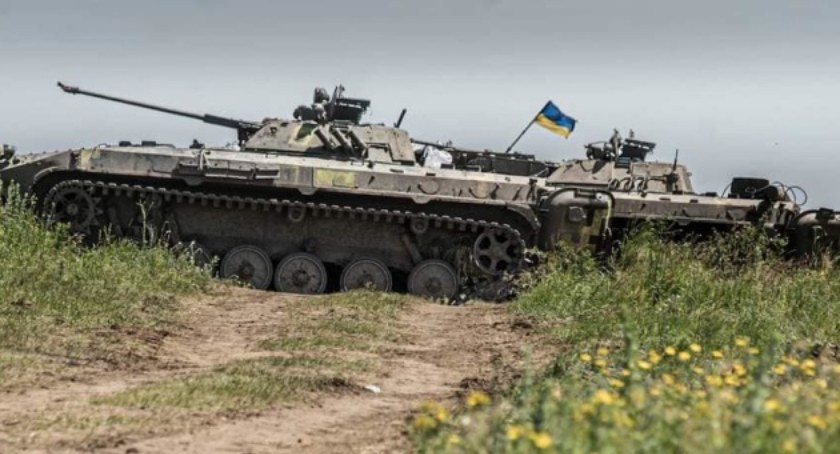Zdjęcie czołgu z ukraińską flagą/ Twitter.com Ukrinform