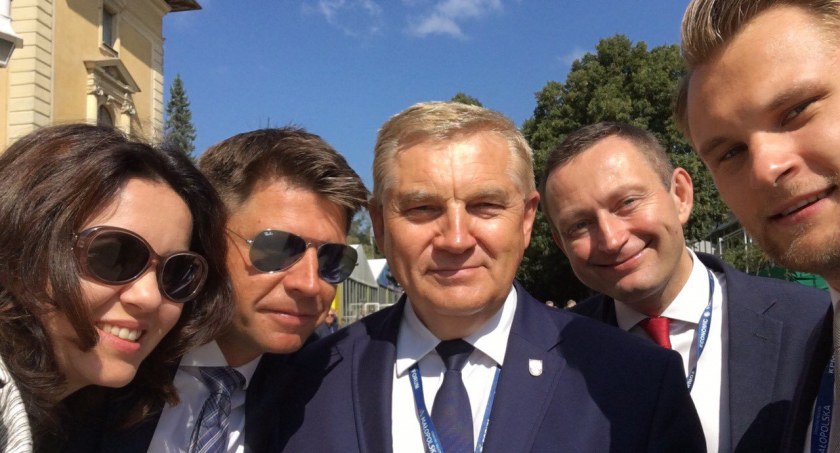 Zdjęcie Tadeusza Truskolaskiego z politykami Nowoczesnej/ Twitter.com
