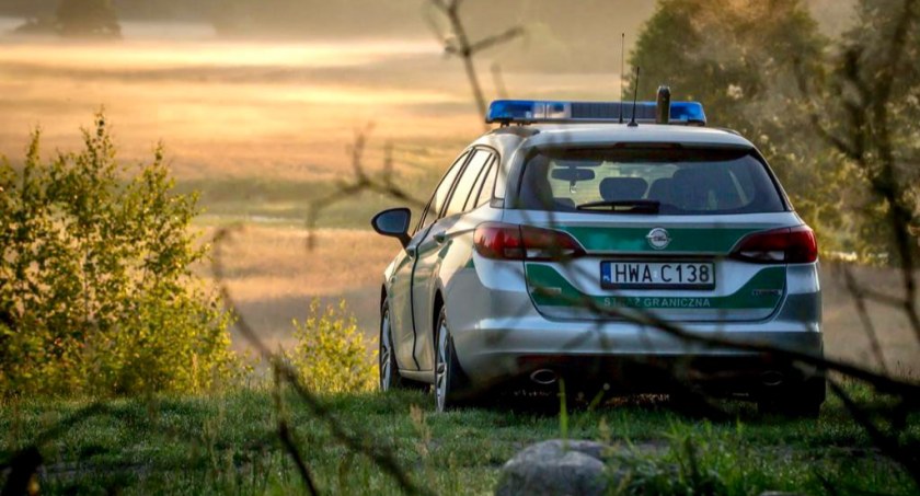 Zdjęcie pojazdu Straży Granicznej pod granicą z Białorusią/ Twitter.com Straż Graniczna