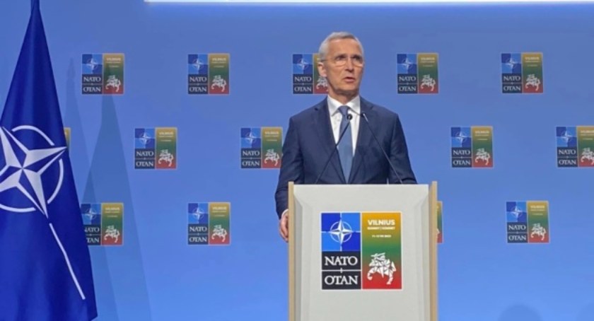 Zdjęcie Jensa Stoltenberga podczas konferencji prasowej NATO/ Twitter.com Ukrinform