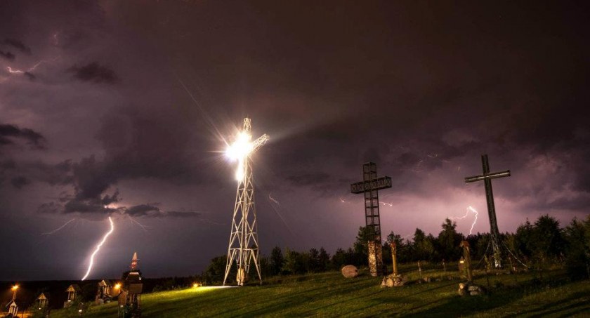 Zdjęcie wyładowań atmosferycznych w Świętej Wodzie/ DDB
