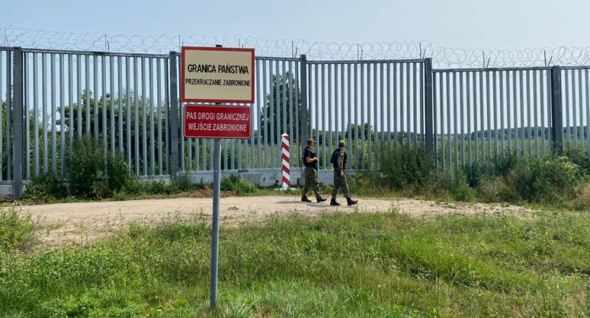 Zdjęcie patrolu na granicy polsko - białoruskiej/ Twitter.com Straż Graniczna