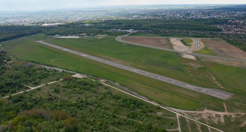 Zdjęcie pasa startowego na Krywlanach/ bialystok.pl