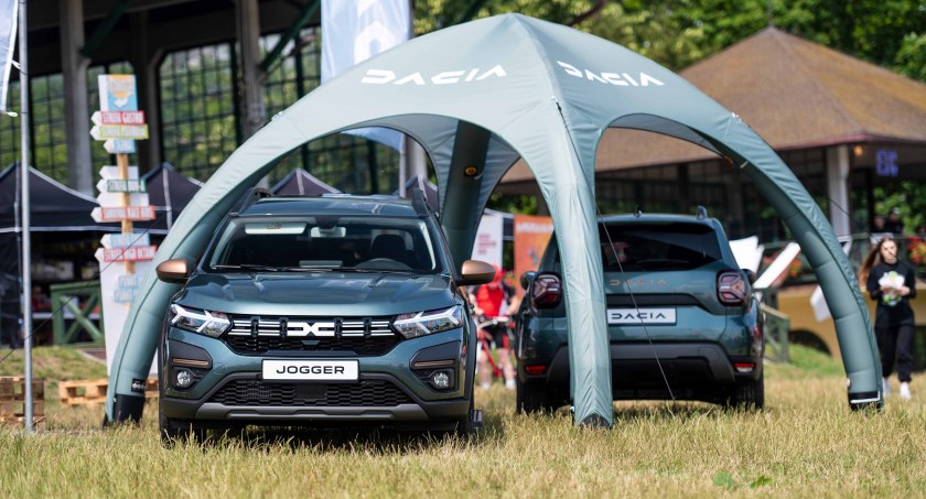 Zdjęcie samochodów terenowych Dacia