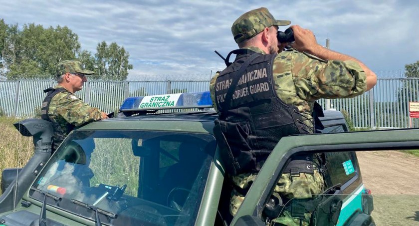 Zdjęcie patrolu straży granicznej przy polsko - białoruskiej granicy / Foto: SG