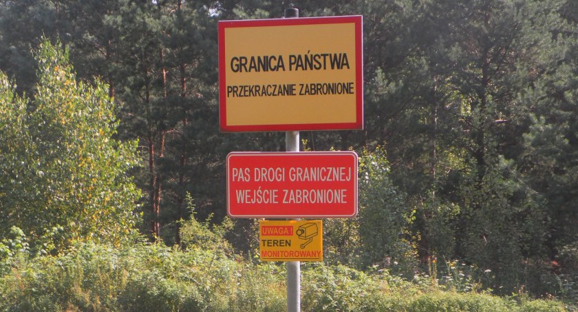 Zdjęcie tablic informacyjnych na granicy polsko - białoruskiej/ Twitter.com Straż Graniczna