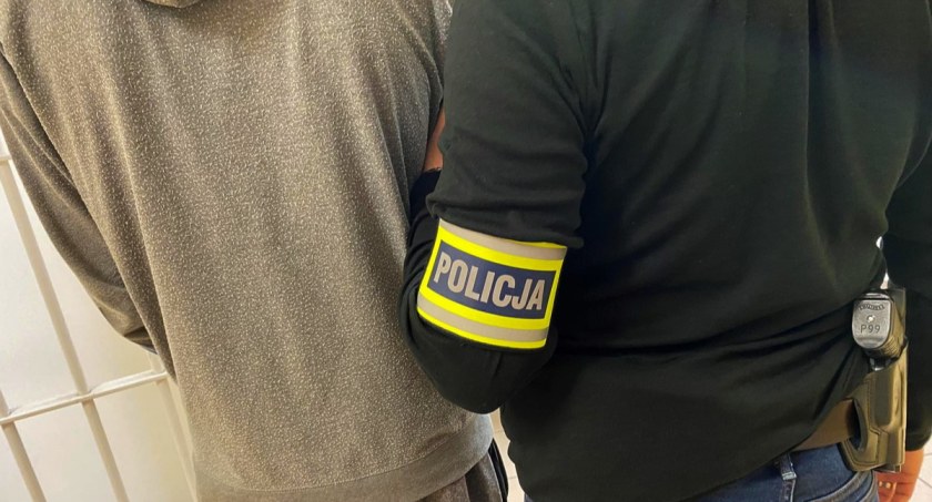 Jeden z zatrzymanych w kolneńskiej komendzie / Foto: KPP w Kolnie