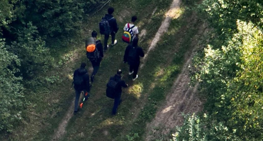Zdjęcie nielegalnych migrantów pod granicą polsko - białoruską/ Twitter.com Straż Graniczna
