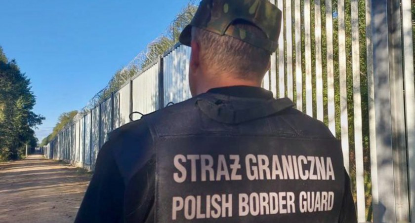 Strażnik graniczny patrolujący odcinek granicy z Białorusią / Foto: SG