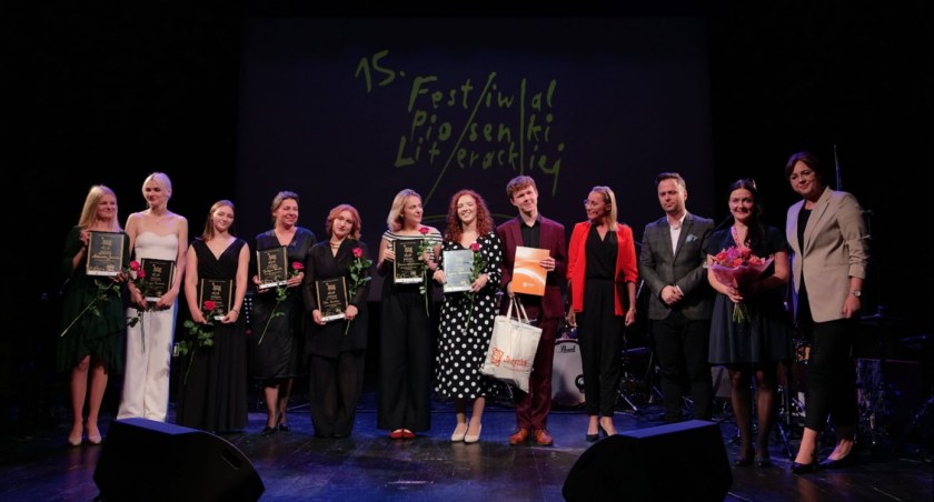 Zdjęcie laureatów XV Festiwalu Piosenki Literackiej im. Lucji Prus/ PIK