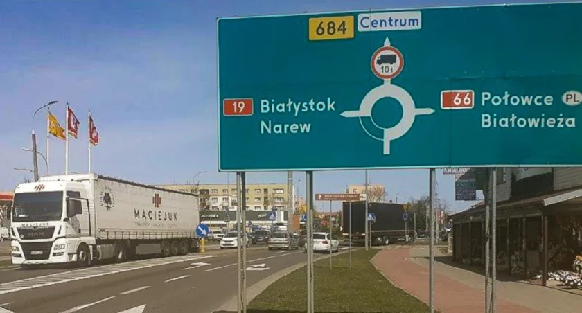Zdjęcie wykonane podczas podpisywania zgody przez wojewodę / Foto: GDDKiA