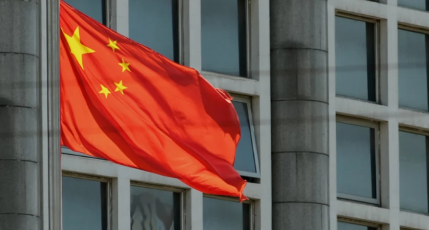 Zdjęcie flagi China na maszcie/ Twitter.com Ukrinform