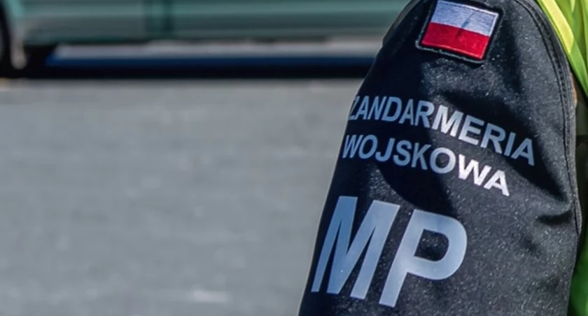 Zdjęcie naszywki na mundurze wojskowym/ Twitter.com Żandarmeria Wojskowa