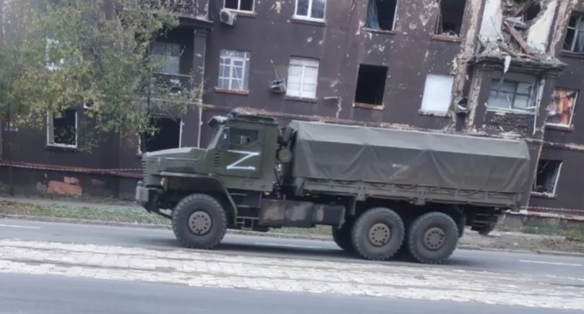 Zdjęcie rosyjskiej ciężarówki wojskowej w Mariupolu/ Twitter.com Ukrinform