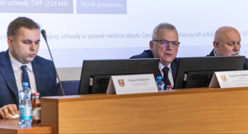 Zdjęcie prezydium Sejmiku Województwa Podlaskiego/ podlaskie.eu