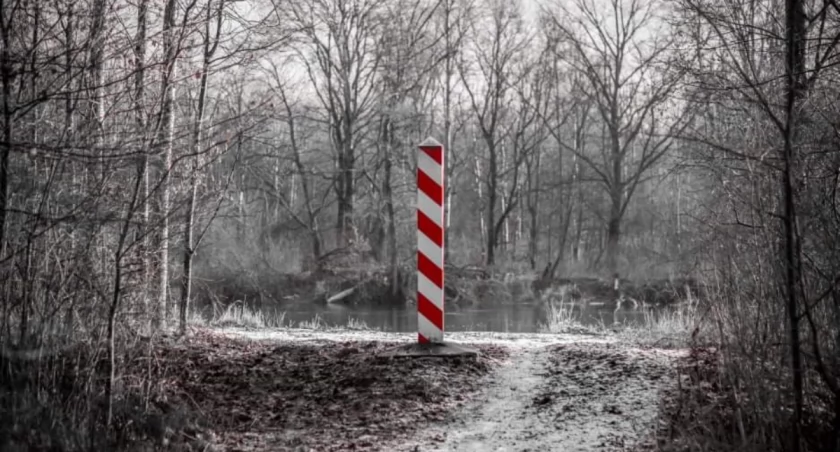 Zdjęcie słupka granicznego na granicy polsko - białoruskiej/ Twitter.com Straż Graniczna