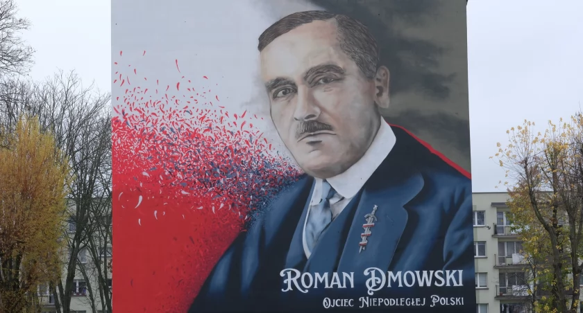 Zdjęcie muralu z wizerunkiem Romana Dmowskiego