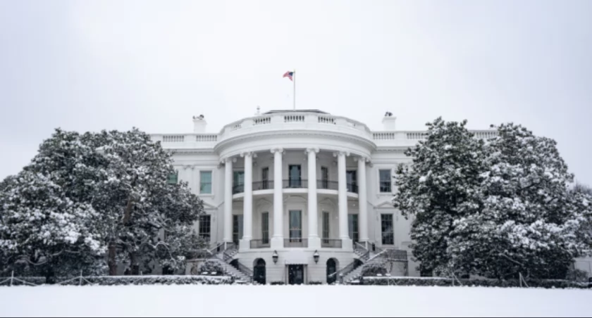 Zdjęcie budynku Kongresu USA w zimowej scenerii/ Twitter.com Ukrinform