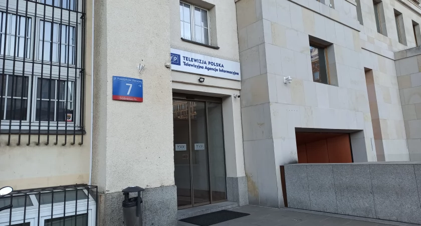 Zdjęcie wejścia do TAI w Warszawie/ DDB