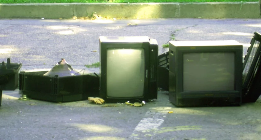 Zdjęcie rozbitych telewizorów/ sxc.hu