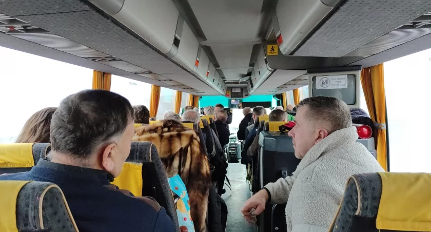 Zdjęcie z autokaru z uczestnikami protestu Wolnych Polaków w drodze od Warszawy/ DDB
