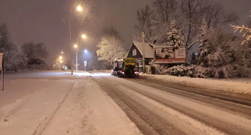 Zdjęcie pługa śnieżnego na ulicy w Białymstoku/ DDB
