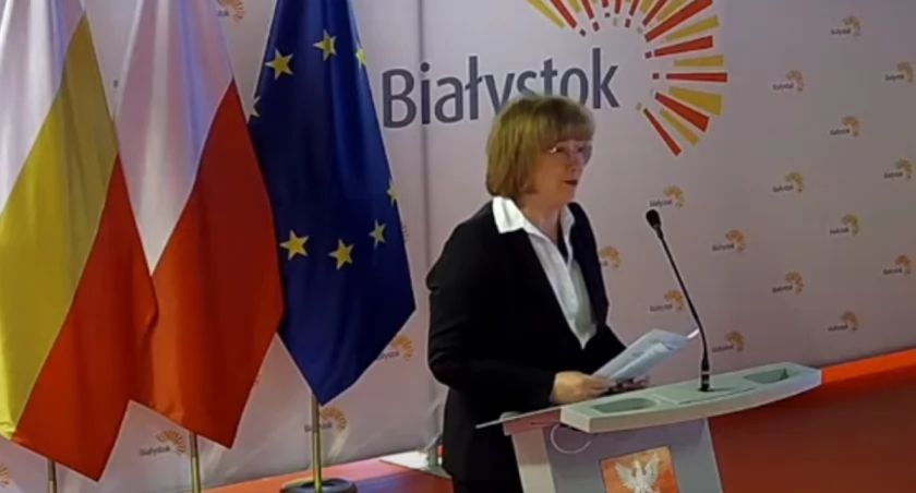 Zrzut ekranu z portalu Youtube - 79. sesja rady miasta Białegostoku, Joanna Kamieńska, dziekan Rady OIRP w Białymstoku