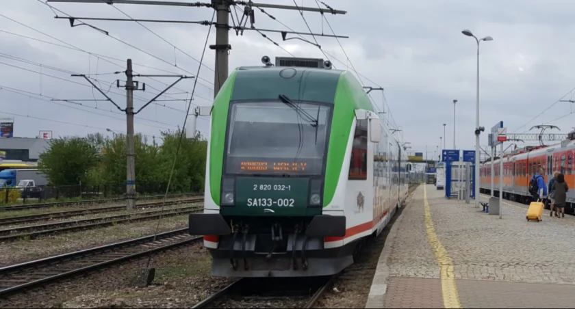 Zdjęcie pociągu Polregio na stacji w Białymstoku / Foto: DDB