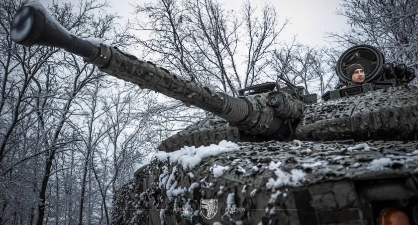 Zdjęcie ukraińskiego żołnierza na czołgu/ Twitter.com Defense of Ukraine