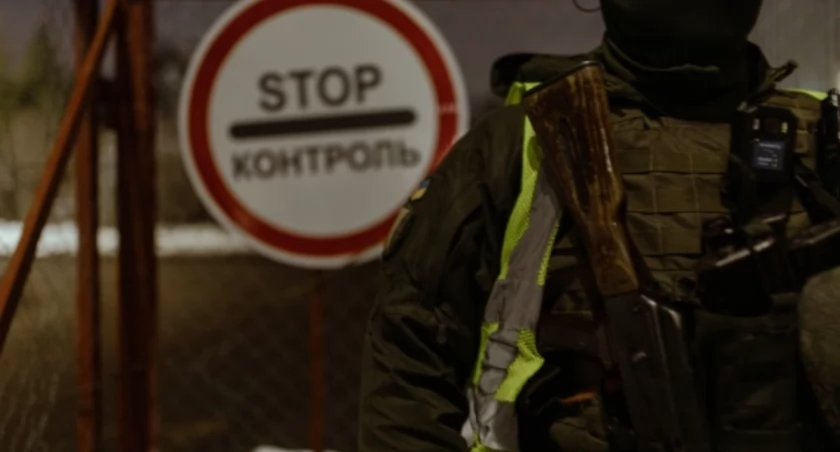 Zdjęcie żołnierza ukraińskiego na punkcie kontrolnym/ Twitter.com Ukrinform