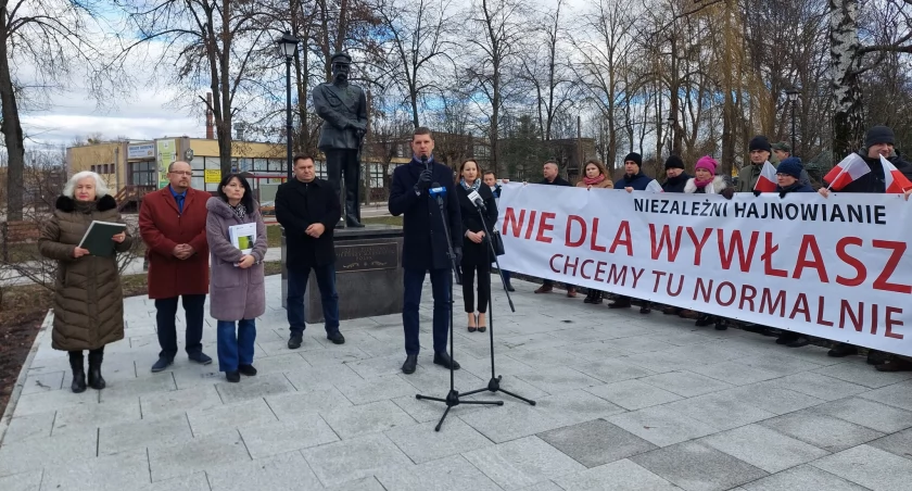 Zdjęcie protestu mieszkańców rejonu Puszczy Białowieskiej i posła Dariusza Piontkowskiego/ Facebook Inicjatywa Mieszkańców Regionu Puszczy Białowieskiej