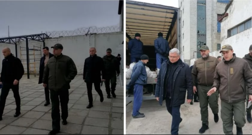 Zdjęcie prokuratorów ze Lwowa w miejscu przetrzymywania rosyjskich więźniów wojennych/ Twitter.com Ukrinform