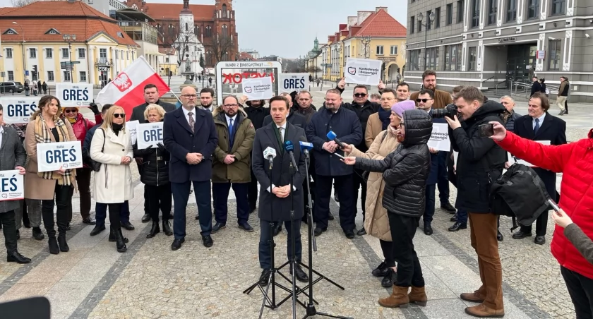 Zdjęcie z inauguracji kampanii samorządowej Konfederacji i Bezpartyjnych Samorządowców w Białymstoku/ Twitter.com Krzysztof Bosak