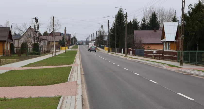 Zdjęcie nowej drogi w Wojszkach/ powiatbialostocki.pl