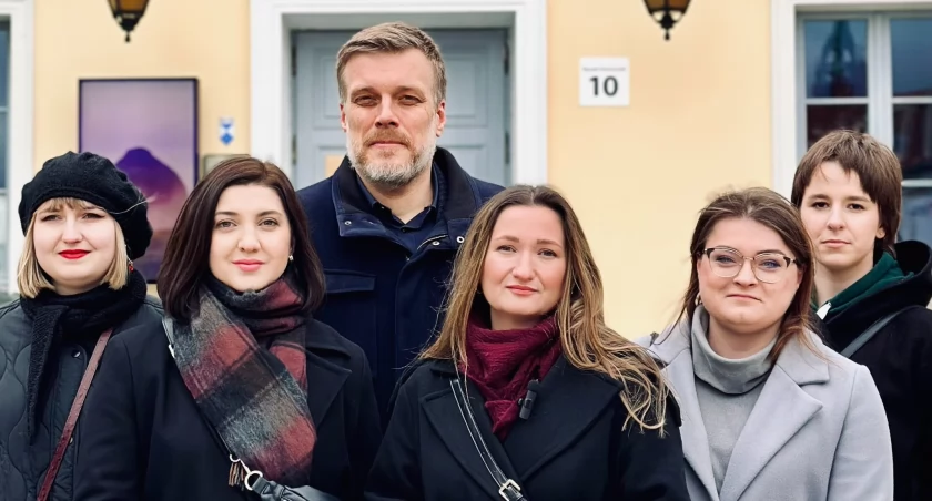 Zdjęcie Adriana Zandberga w gronie kandydatek w wyborach samorządowych/ Twitter.com Adrian Zandberg