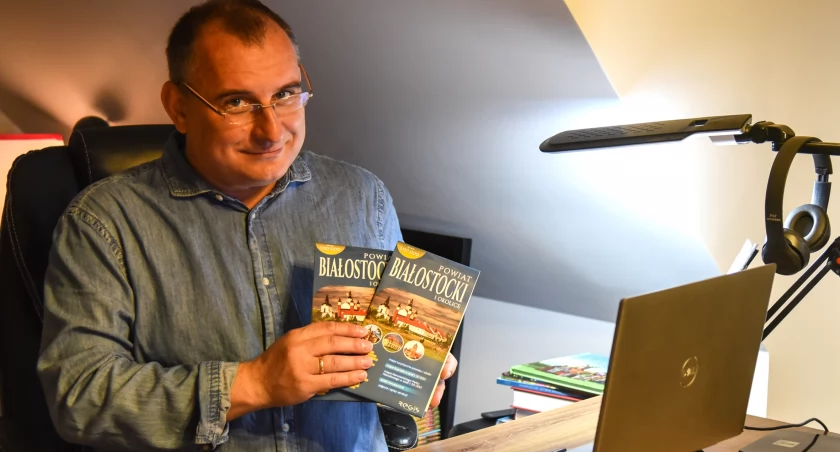 Na zdjęciu: głównym autor mapy Paweł Bielak, w galerii: zdjęcia z wyprawy na Podlasie oraz wydanej mapy / Foto: Wydawnictwo Regis