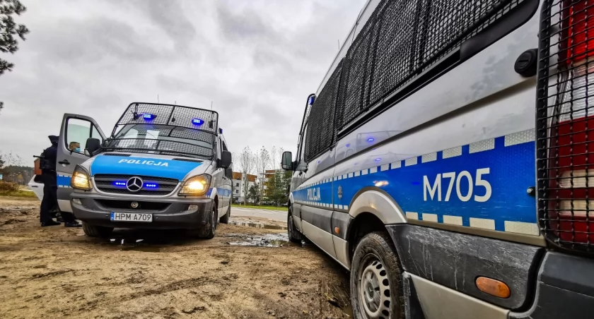 Zdjęcie policyjnych radiowozów/ podlaska.policja.gov.pl