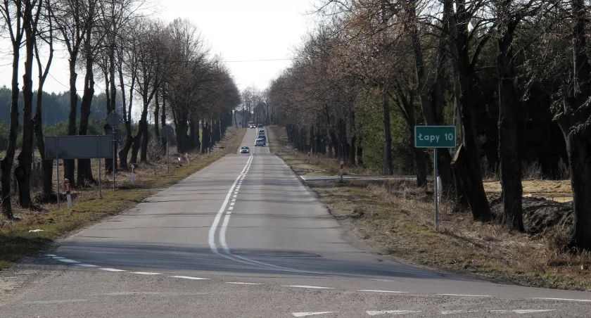 Zdjęcie drogi wojewódzkiej nr 682/ Krzysztof Kundzicz - Praca własna, CC BY-SA 3.0, https://commons.wikimedia.org/w/index.php?curid=24955523
