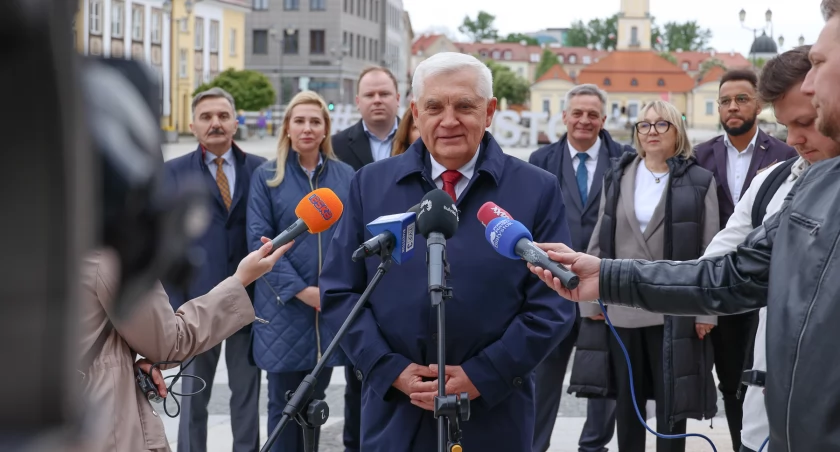 Zdjęcie prezydenta Białegostoku z jego radnymi/ bialystok.pl
