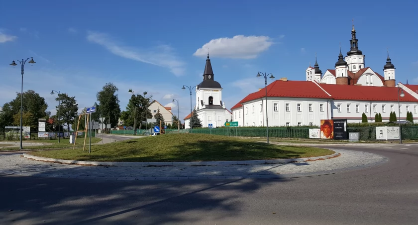 Zdjęcie ronda i monastyru w Supraślu/ DDB