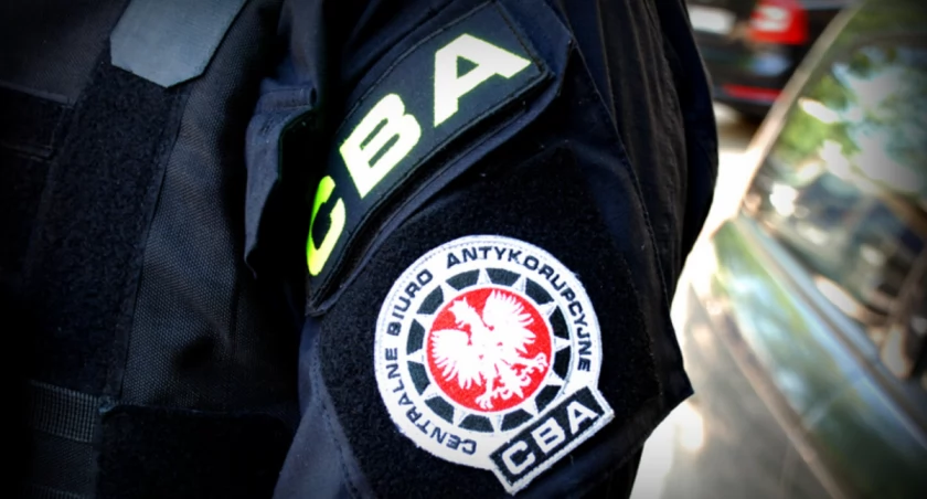 Zdjęcie naszywek na mundurze funkcjonariusza CBA/ CBA