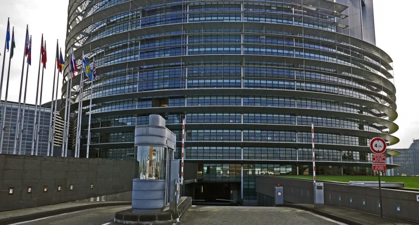 Zdjęcie budynku Parlamentu Europejskiego/ Pixabay.com