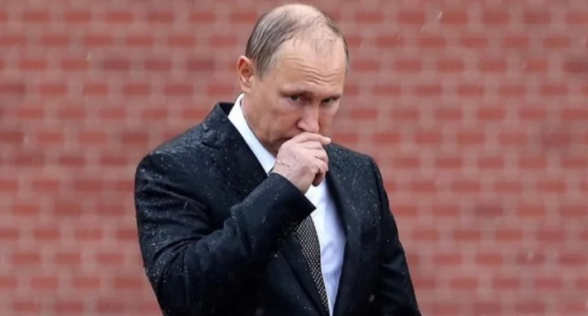 Zdjęcie Władimira Putina w deszczu/ Twitter.com Ukrinform