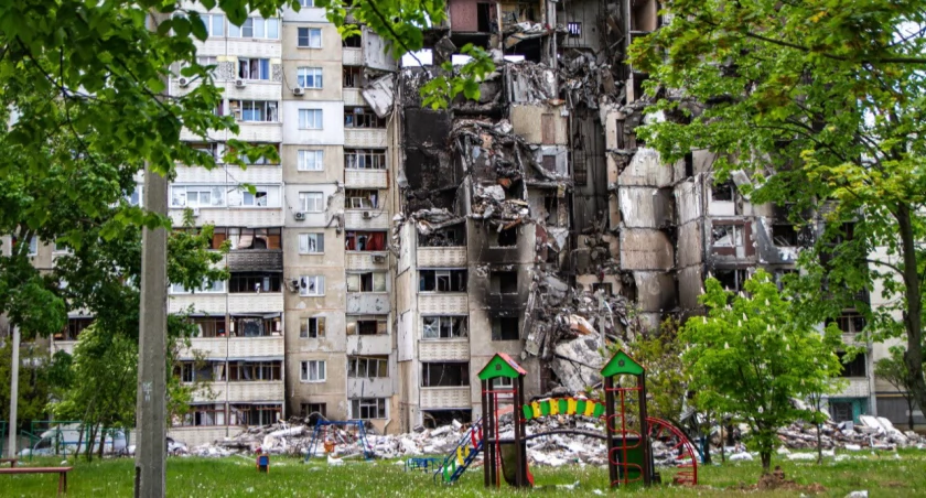 Zdjęcie ostrzelanego bloku mieszkalnego na Ukrainie/ Twitter.com Oleksii Reznikov